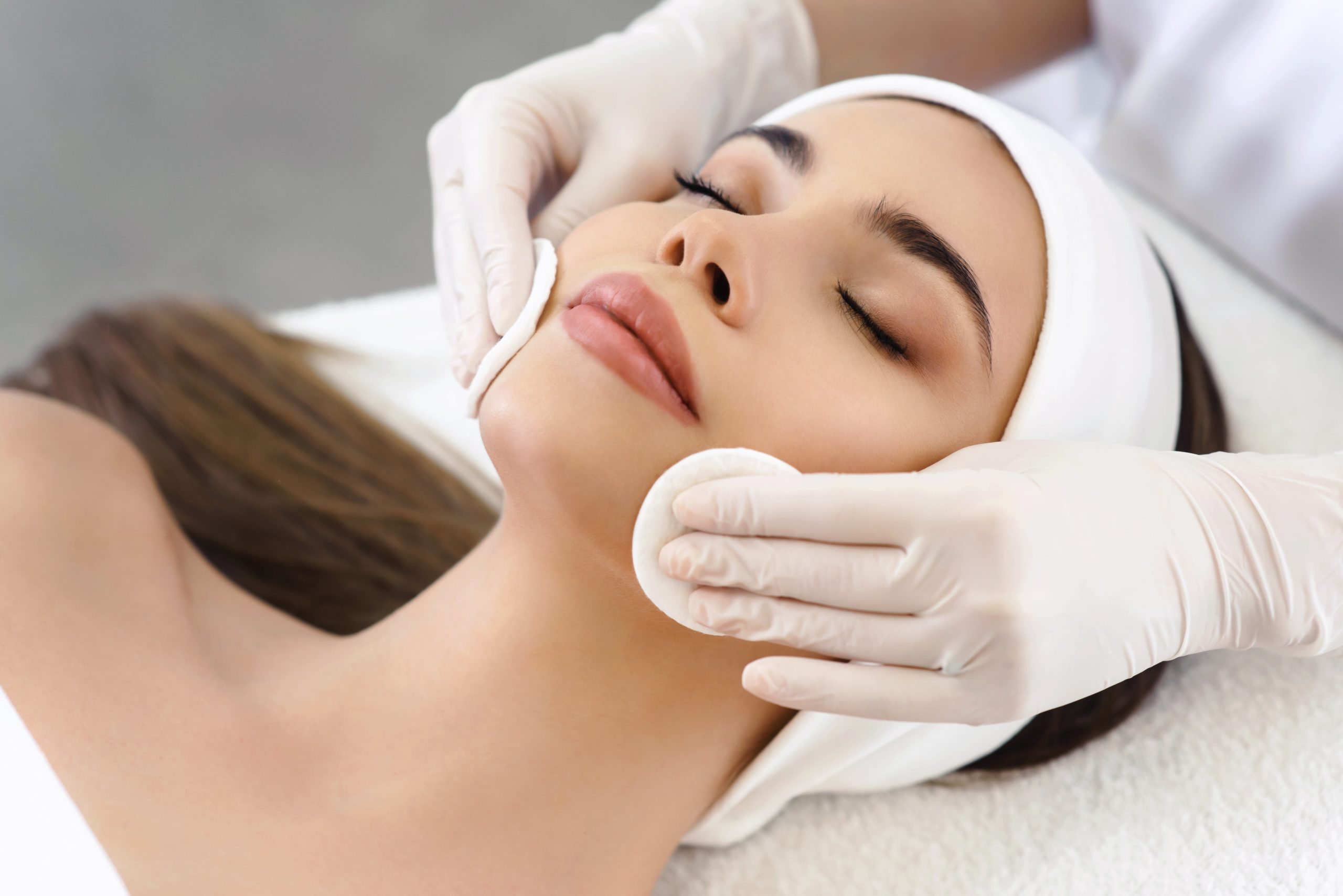 Are-Facials-OK-for-Teens-Which-Facial-is-Good-for-Teenage-Skin-scaled Lymphatic Drainage Facial